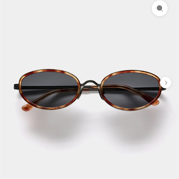 VEHLA Accessories - VEHLA reign oval Tortoiseshell Sunglasses